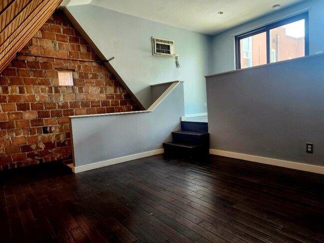 Building Photo - Capitol Hill Location, private roof top de...