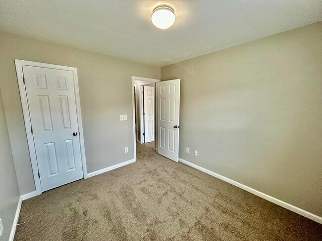 Building Photo - 1042 Prestwyck Ct