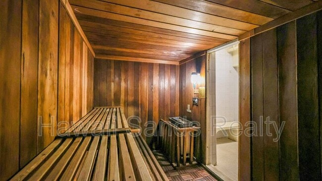 Building Photo - 469 Ena Rd