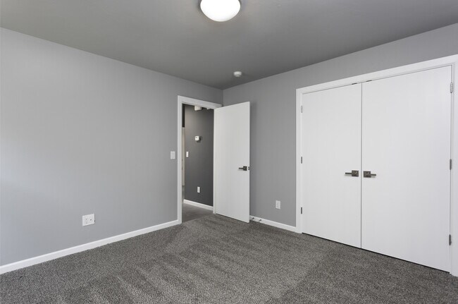 Building Photo - Stylish, Modern, Nearly New | 4-Bed | 2-Bath | Deer Creek Schools