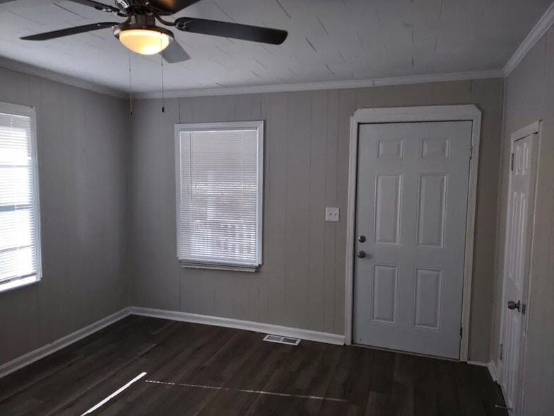 Building Photo - 513 Alford St