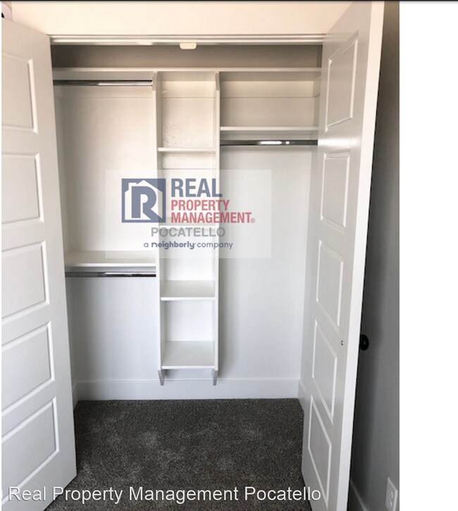 Building Photo - 3 br, 2.5 bath House - 159 Park Lawn #7