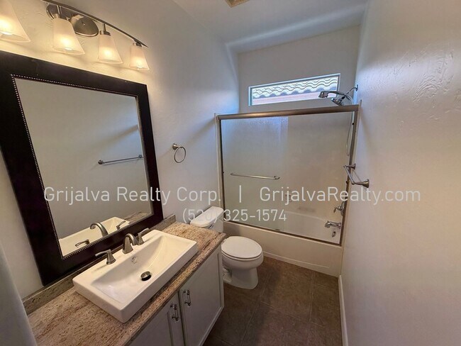 Building Photo - Beautiful 3-Bedroom Rancho Sahuarita Home for Rent *MOVE-IN SPECIAL* (Pima Mine Rd/Rancho Sahuarita)
