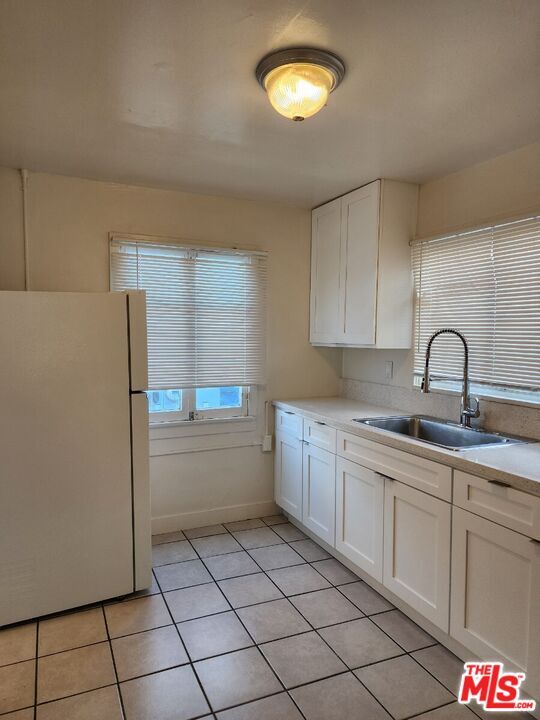 Building Photo - 6685 De Longpre Ave