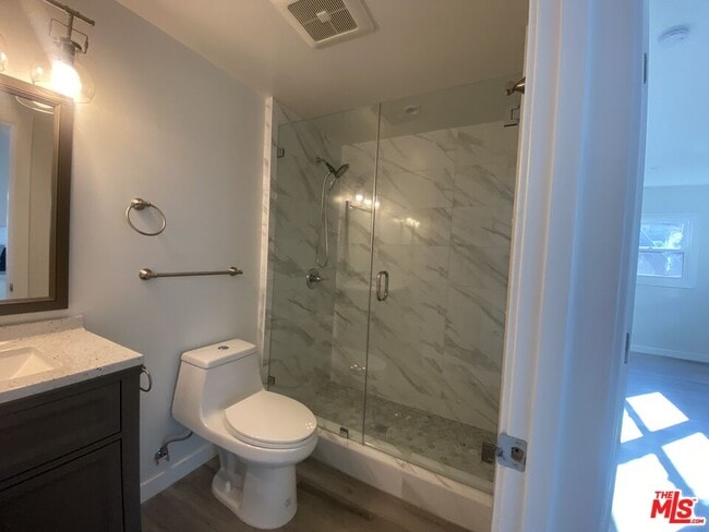 Building Photo - 142 Douglas St