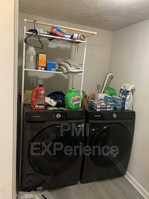 Building Photo - 6094 Red Squirrel Pl