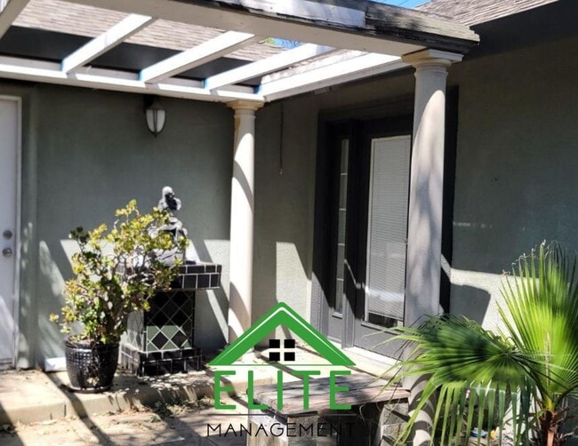 Building Photo - Beautiful 3-bedroom & 3 bathroom Home