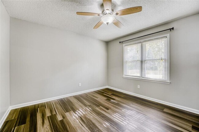 Building Photo - 532 Smithstone Trace SE