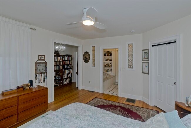 Building Photo - 25 Woodbridge St