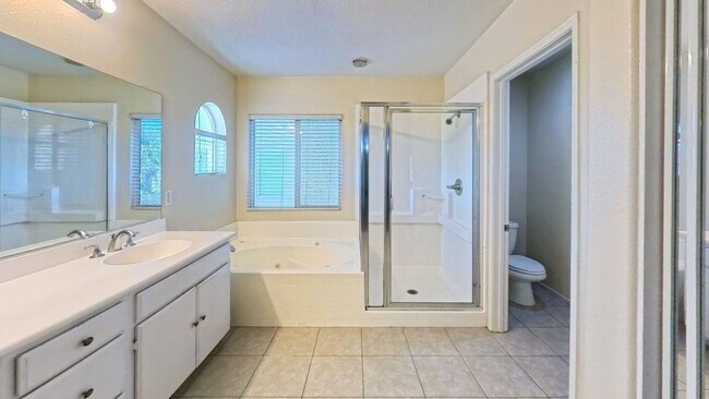 Building Photo - 2226 Willowbrook Ln
