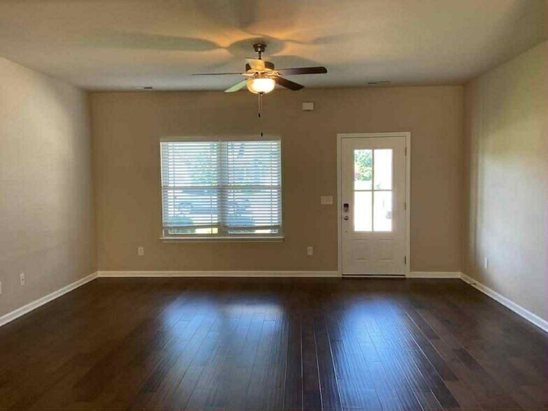 Building Photo - 510 Ruby Oaks Ln