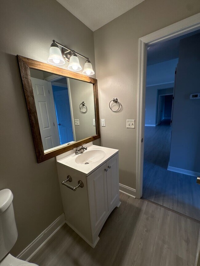 Building Photo - Spacious Brick Home with Fenced-In Back Yard!