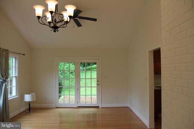 Building Photo - 1103 Delf Dr