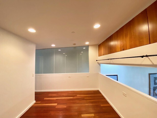 Building Photo - 520 1/2 E Grand Ave