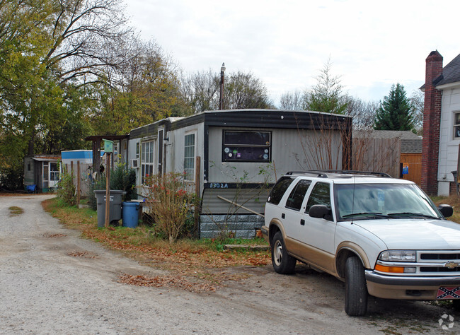 Building Photo - 1300 Woodside Ave