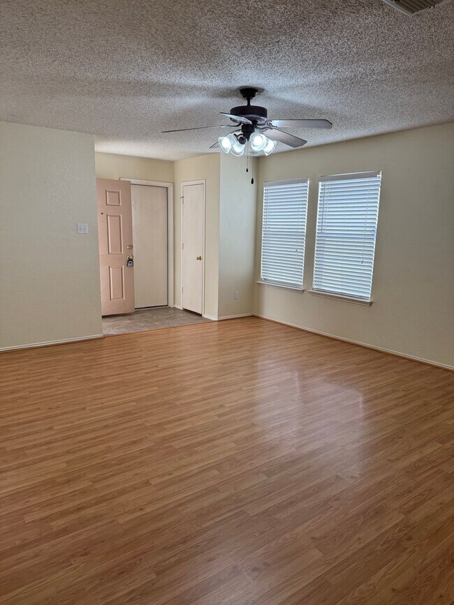 Building Photo - 7530 Kings Tr