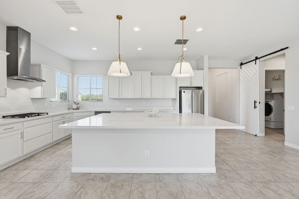 Building Photo - 10631 E Thatcher Ave