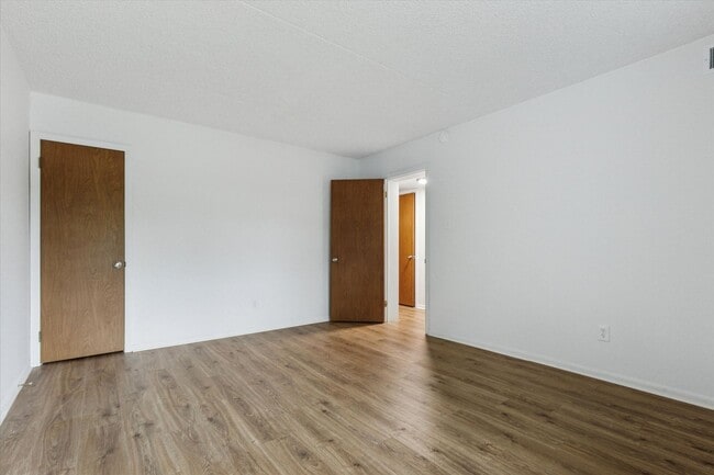 Building Photo - Available Immediately – 2B/1B First-Floor ...