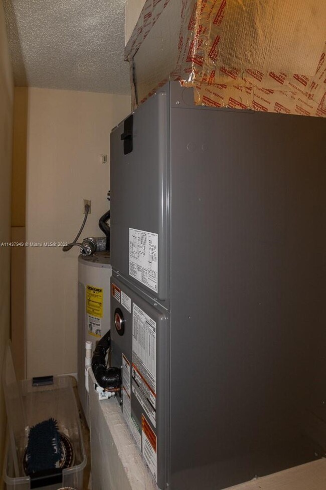 Building Photo - 76 Isle of Venice Dr