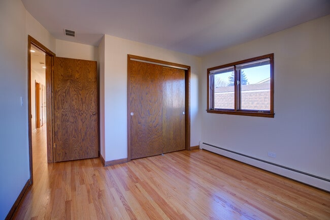 Building Photo - 5715 N Cicero Ave