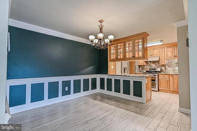 Building Photo - 1300 Army Navy Dr