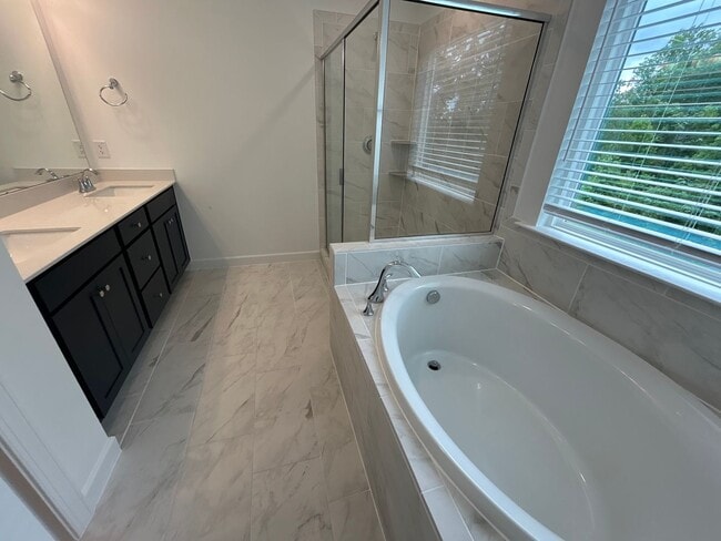 Building Photo - 6 Bedroom | 4 Bathroom New Construction Ga...