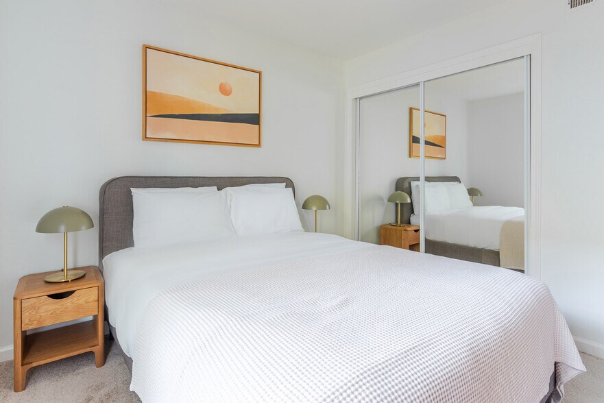 Building Photo - 141 Wellesley Cres