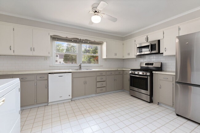 Building Photo - 1206 Campbell St