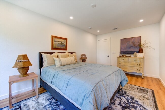 Building Photo - 11 E Obryant St