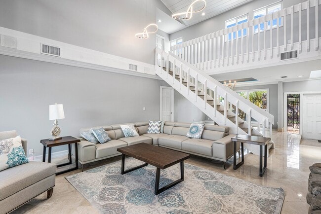 Building Photo - 937 Fern Dr