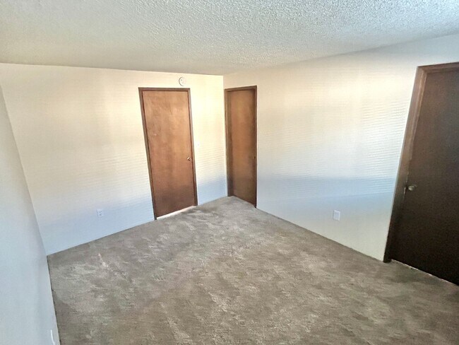 Building Photo - 527-545-545 SE 78th Ave