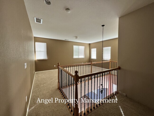 Building Photo - 10113 Annie St