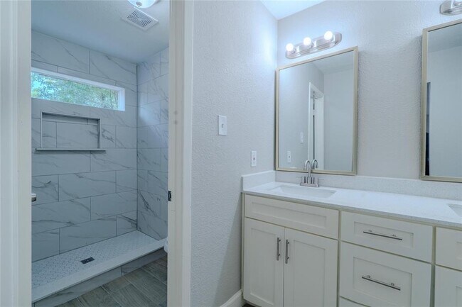 Building Photo - 6507 Desert Rose Ln
