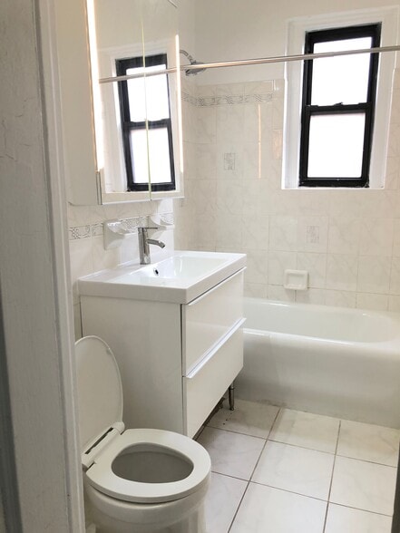 Building Photo - 663 Locust St