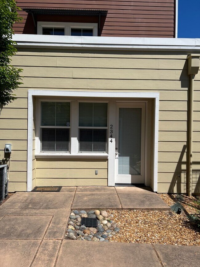 Building Photo - Studio in North East Santa Rosa