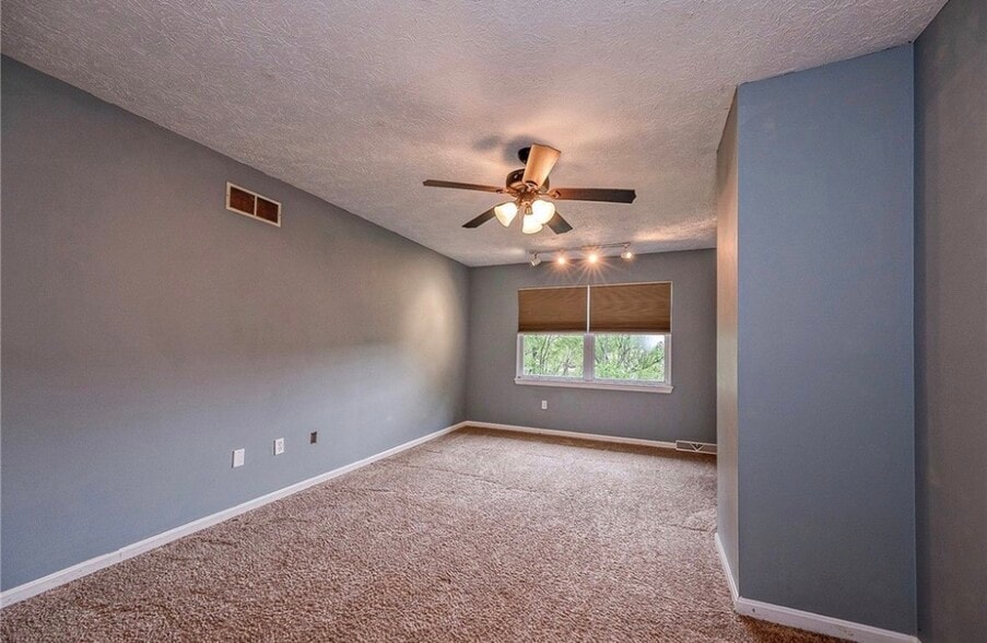 Building Photo - 1342 Quail Run Cir