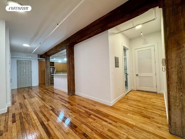 Building Photo - 275 Conover St