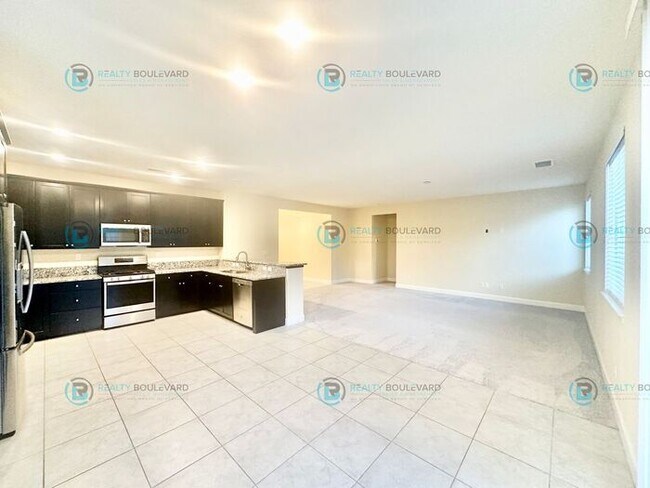Building Photo - Beautiful 4 Bedroom, 2 Bathroom, 2 car garage, Single Story Home