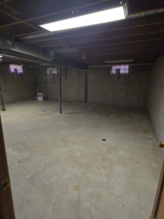 Building Photo - 448 N Grandview Blvd