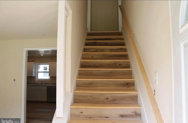 Building Photo - 520 Clyde Ave