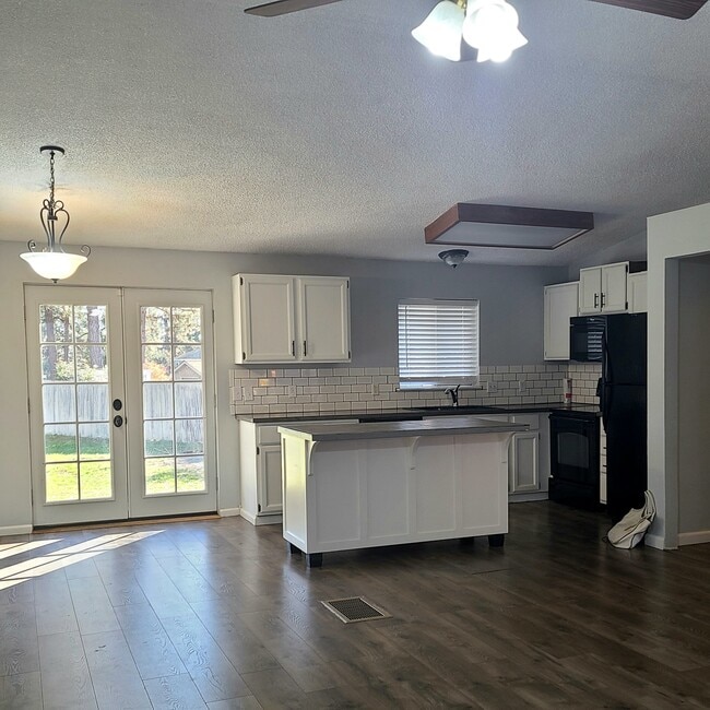 Building Photo - 5727 W Pacific Park Dr