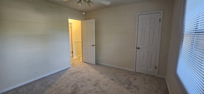 Building Photo - 306 Mustang Dr