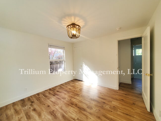 Building Photo - 4835 N Willamette Blvd