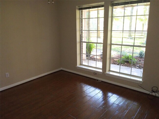 Building Photo - 900 Springwood Dr