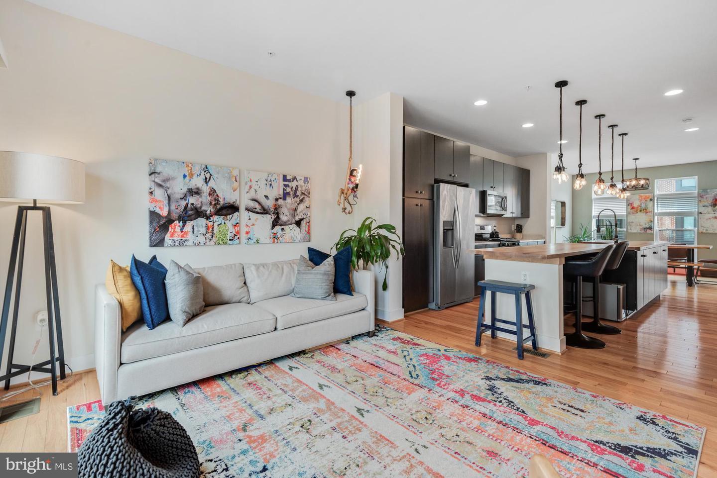 Family room - 924 King Farm Blvd
