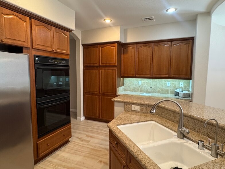 Building Photo - 712 Pinnacle Heights Ln