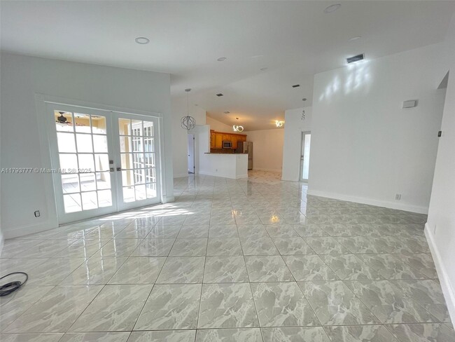 Building Photo - 211 E Riverbend Dr