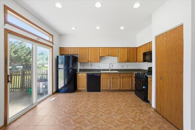 Building Photo - 22206 W Niagara Trail