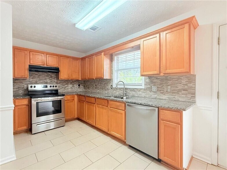 Building Photo - 945 Sweet Mill Ln