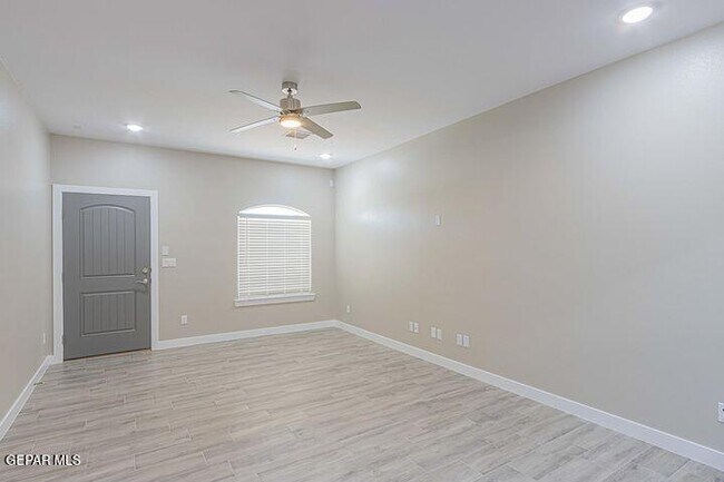 Building Photo - 15120 Design Ct
